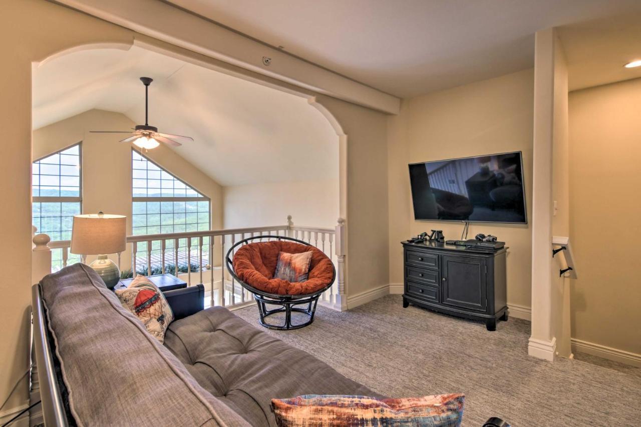 Luxe Branson Retreat With Mtn Views And Pool Access! Apartman Kültér fotó